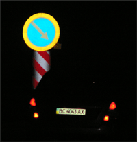 Дорожный знак с окантовкой